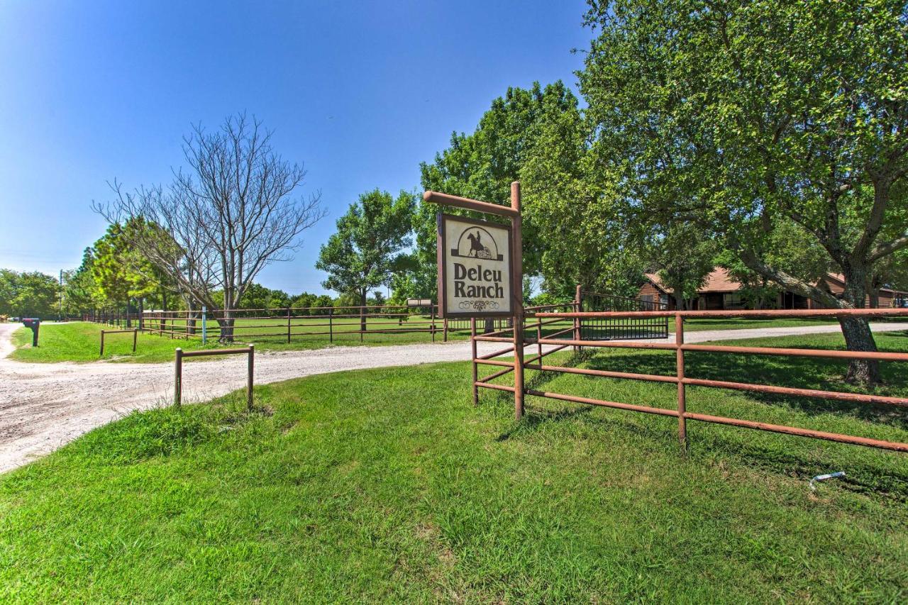 Texas Cabin On 130 Acres Walk To Lake Ray Roberts Collinsville Exteriör bild